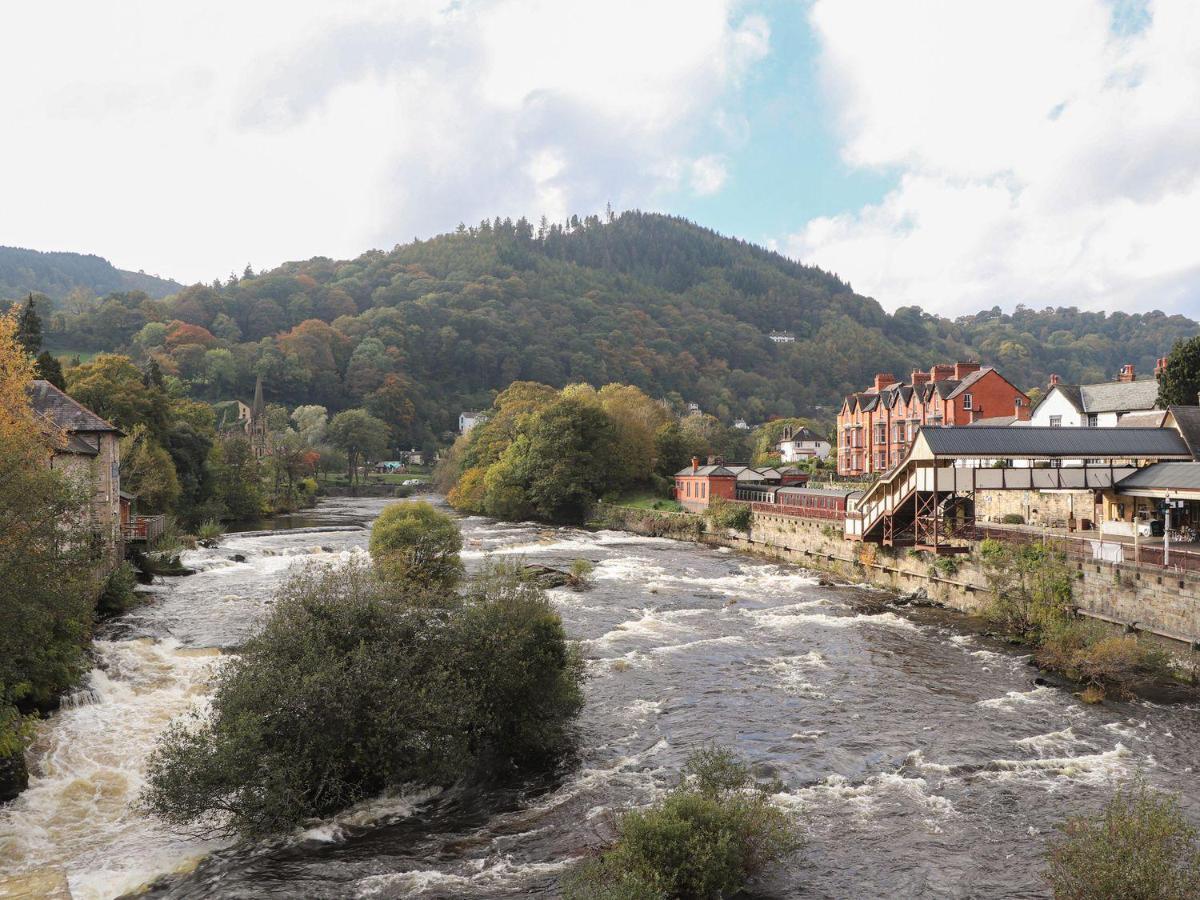 No 9 On The Riverbank Villa Llangollen Exterior photo