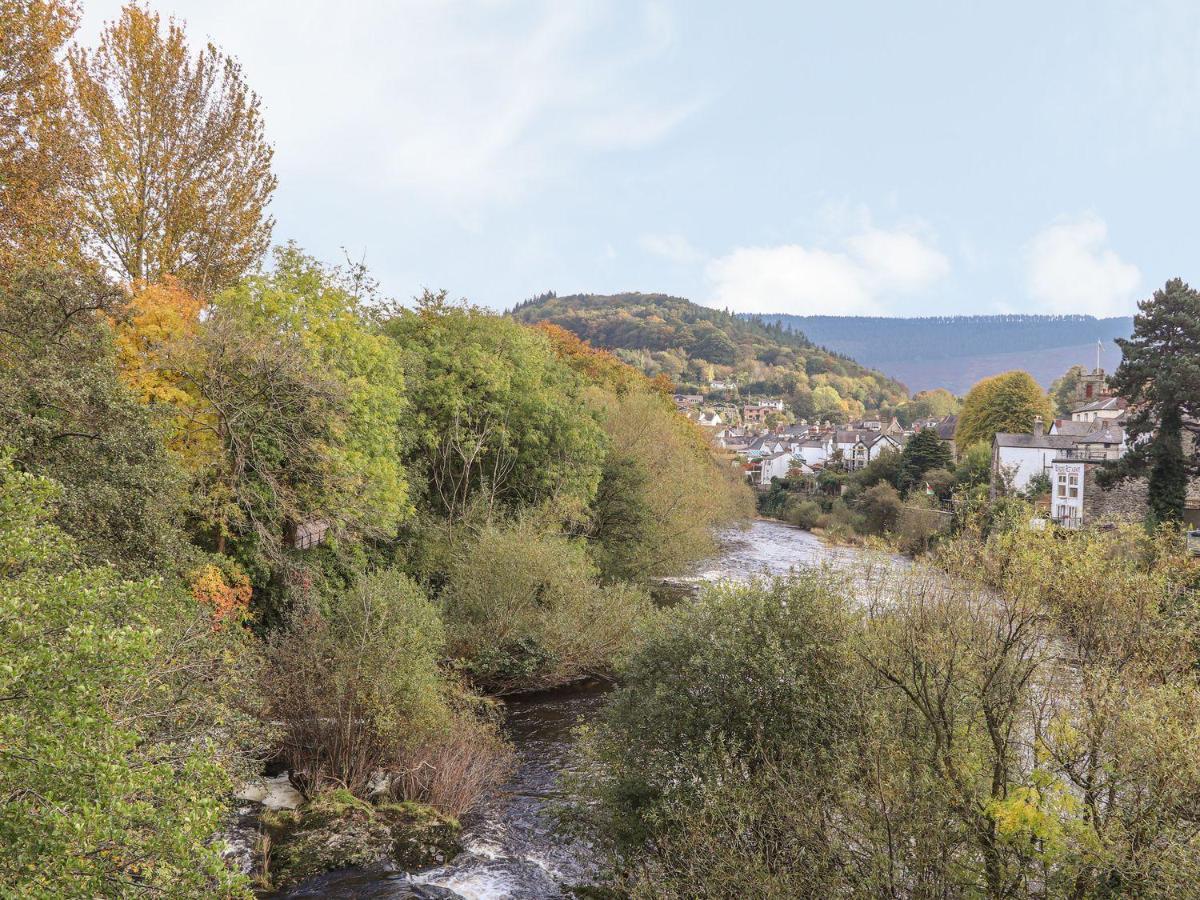 No 9 On The Riverbank Villa Llangollen Exterior photo