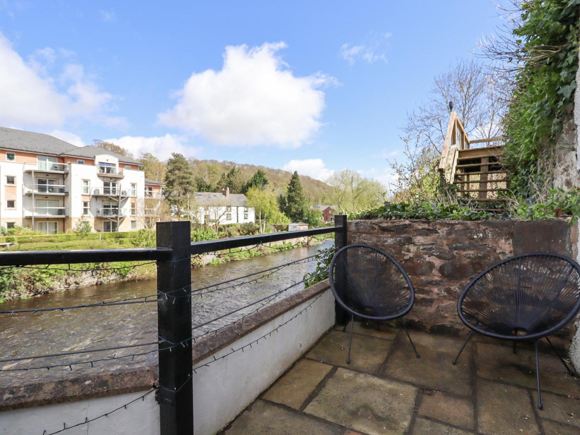 No 9 On The Riverbank Villa Llangollen Exterior photo