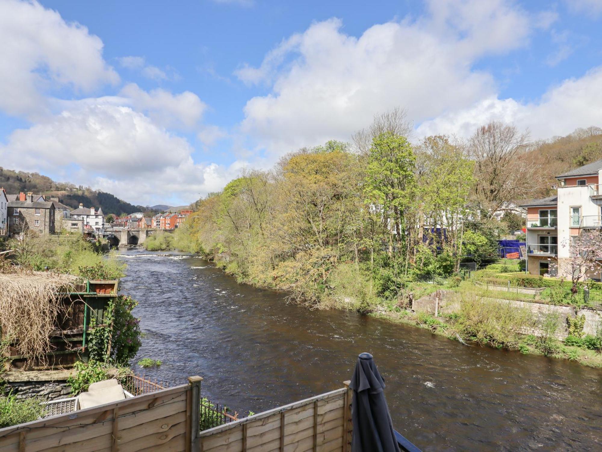 No 9 On The Riverbank Villa Llangollen Exterior photo